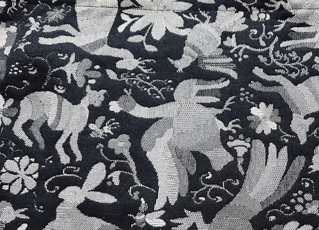Mantel individual modelo Animales Mexicano negro, reverso negro rayas.