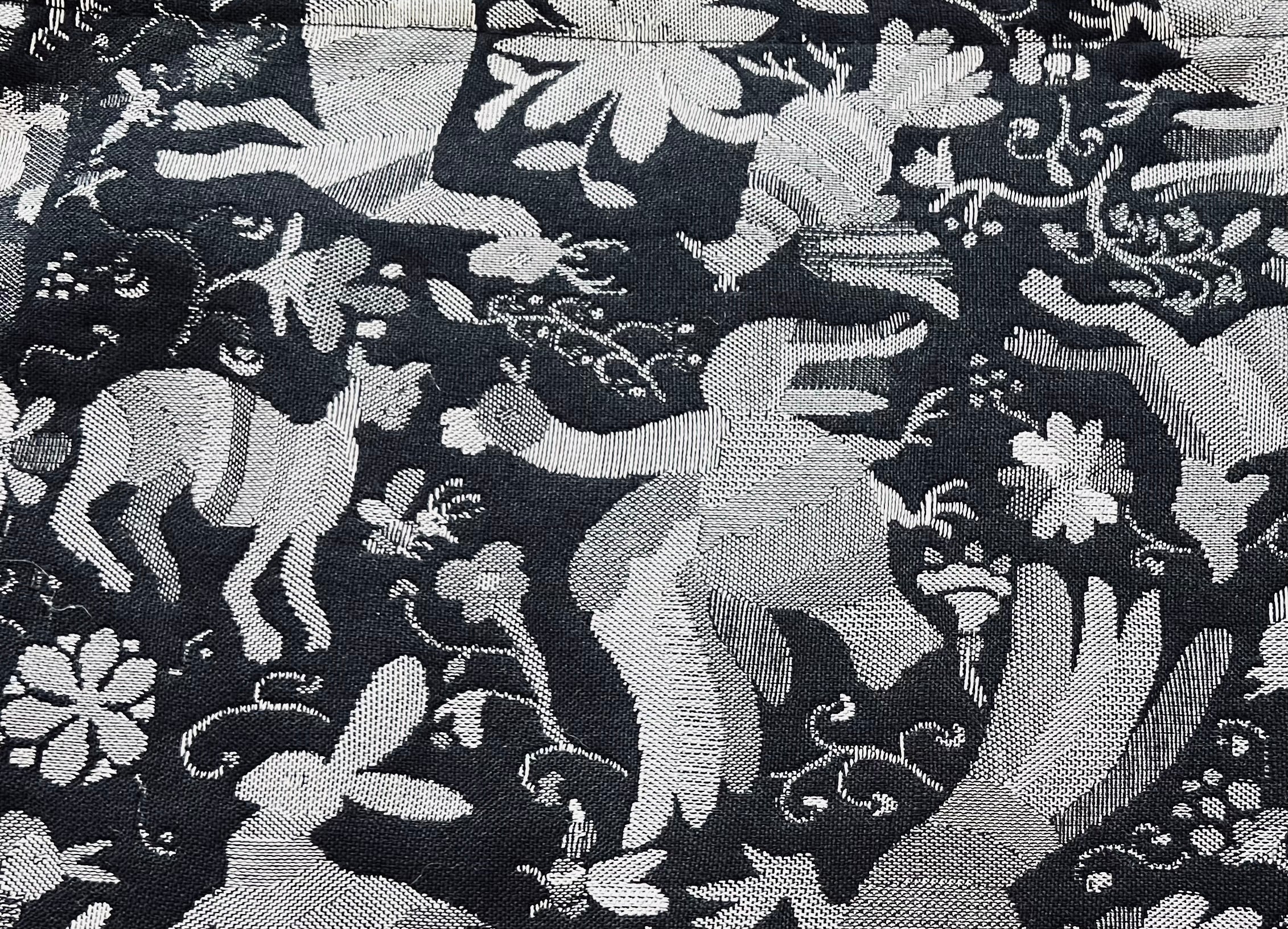 Mantel individual modelo Animales Mexicano negro, reverso negro rayas.