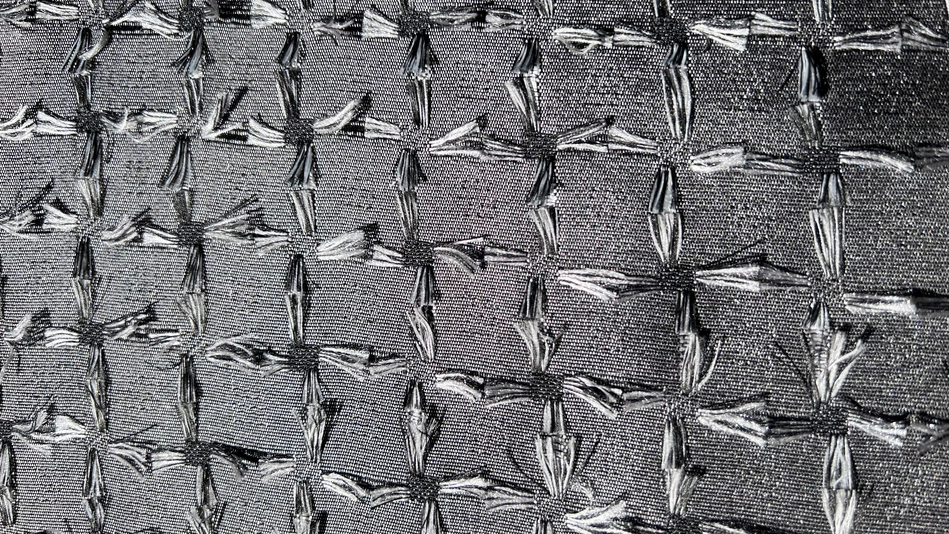 Camino para mesa modelo Deshilado negro.