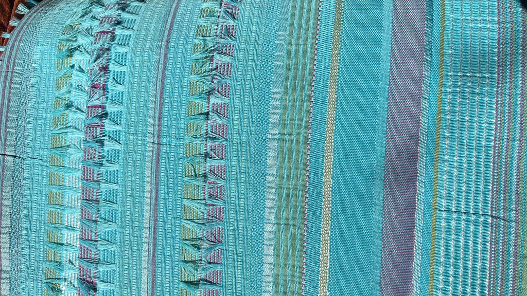 Camino de mesa modelo Deshilado rayas aqua.
