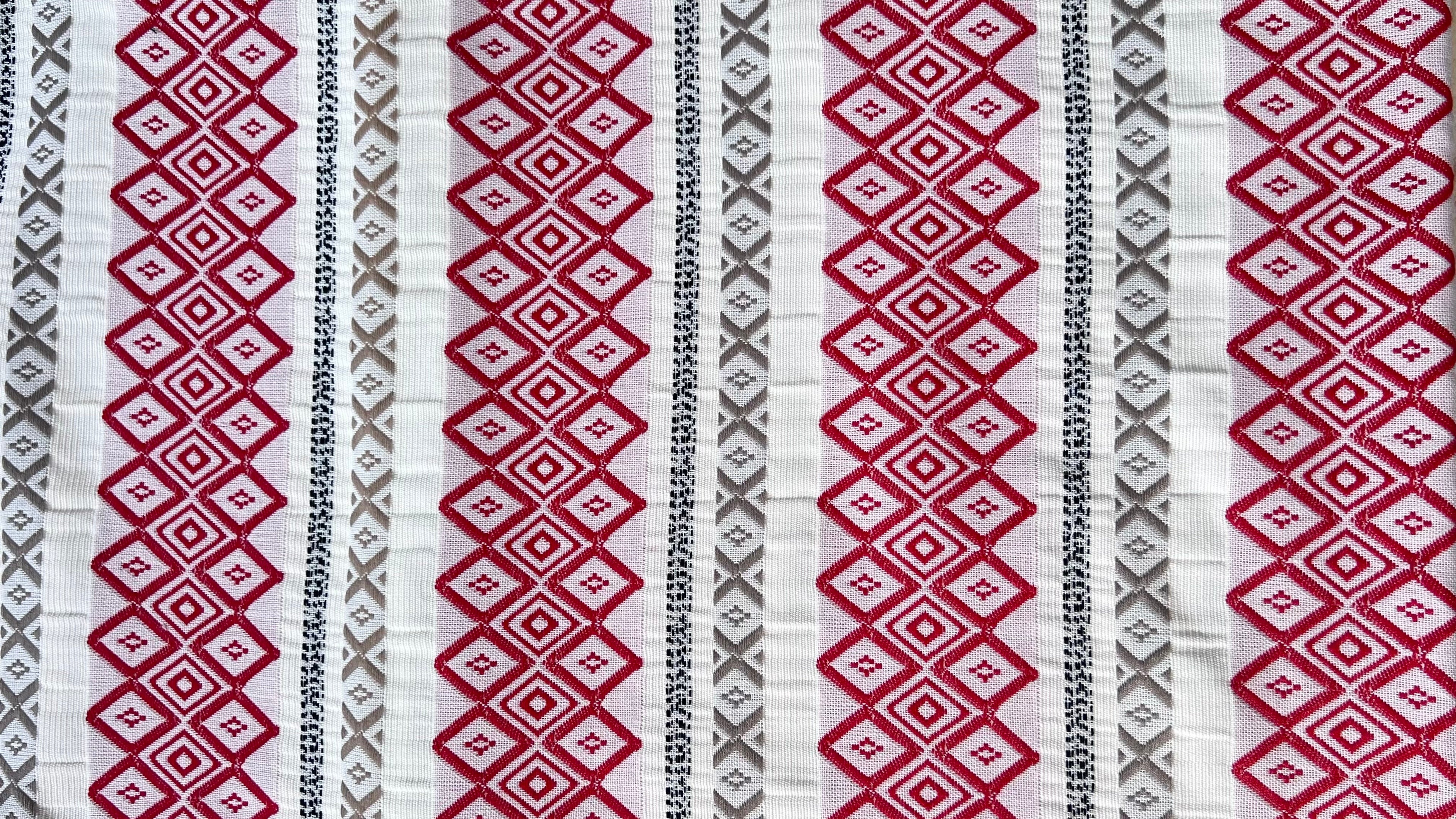 Camino de mesa modelo Greca Mexicana en rojo.