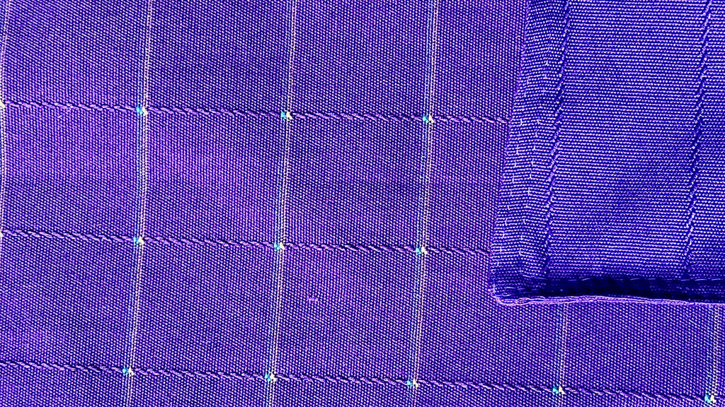 Mantel Individual color Obispo, reverso morado cuadros.