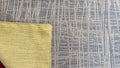 Mantel individual modelo Marmol gris, reverso amarillo.