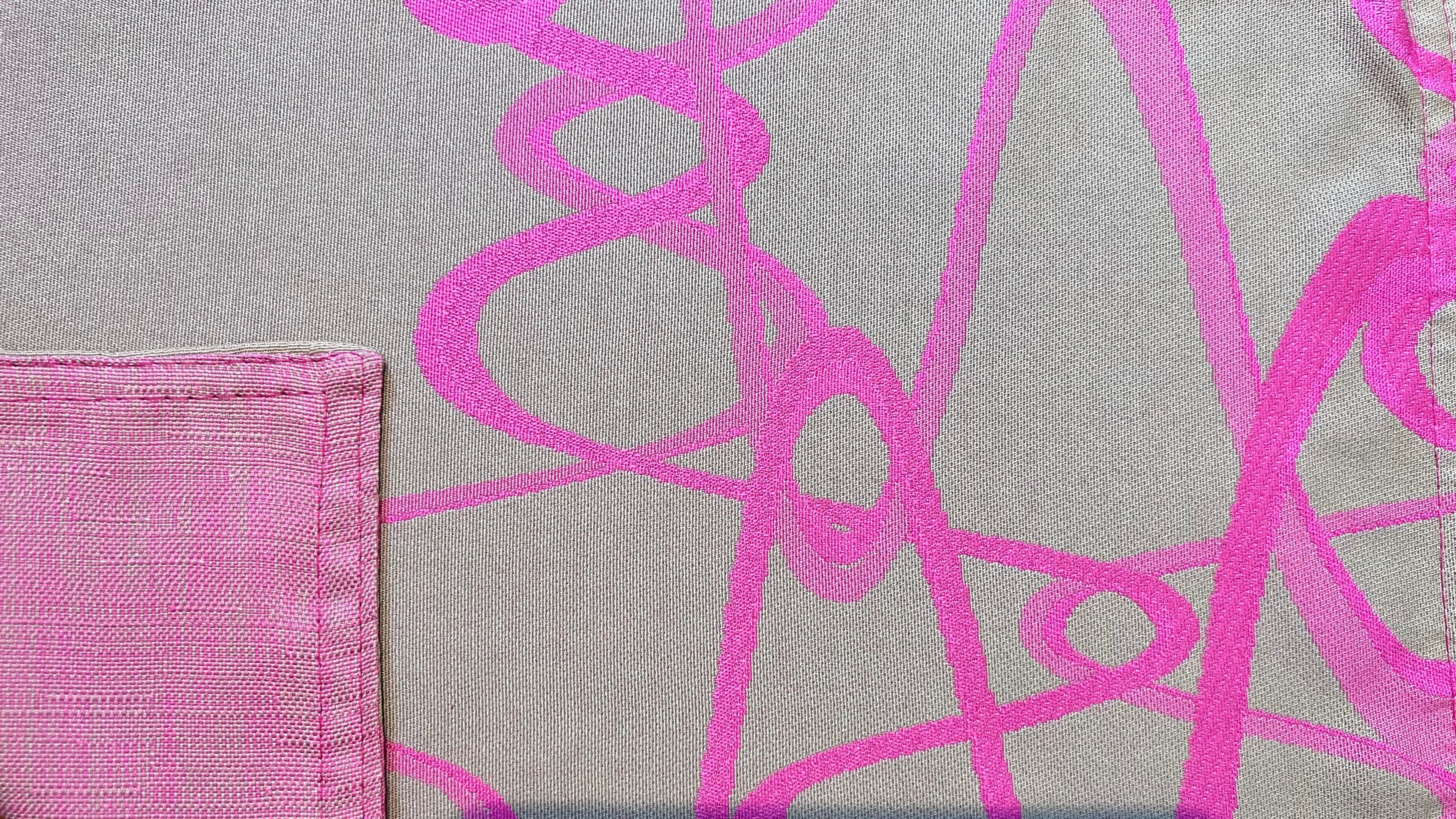 Mantel individual modelo Modernista rayon rosa reverso rosa.
